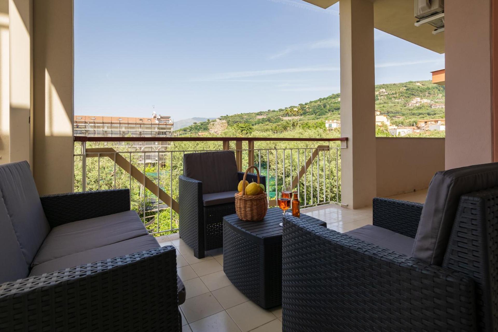 Nonno Angelo - 4 Bedrooms With Free Parking & Seaview Balcony Σορέντο Εξωτερικό φωτογραφία