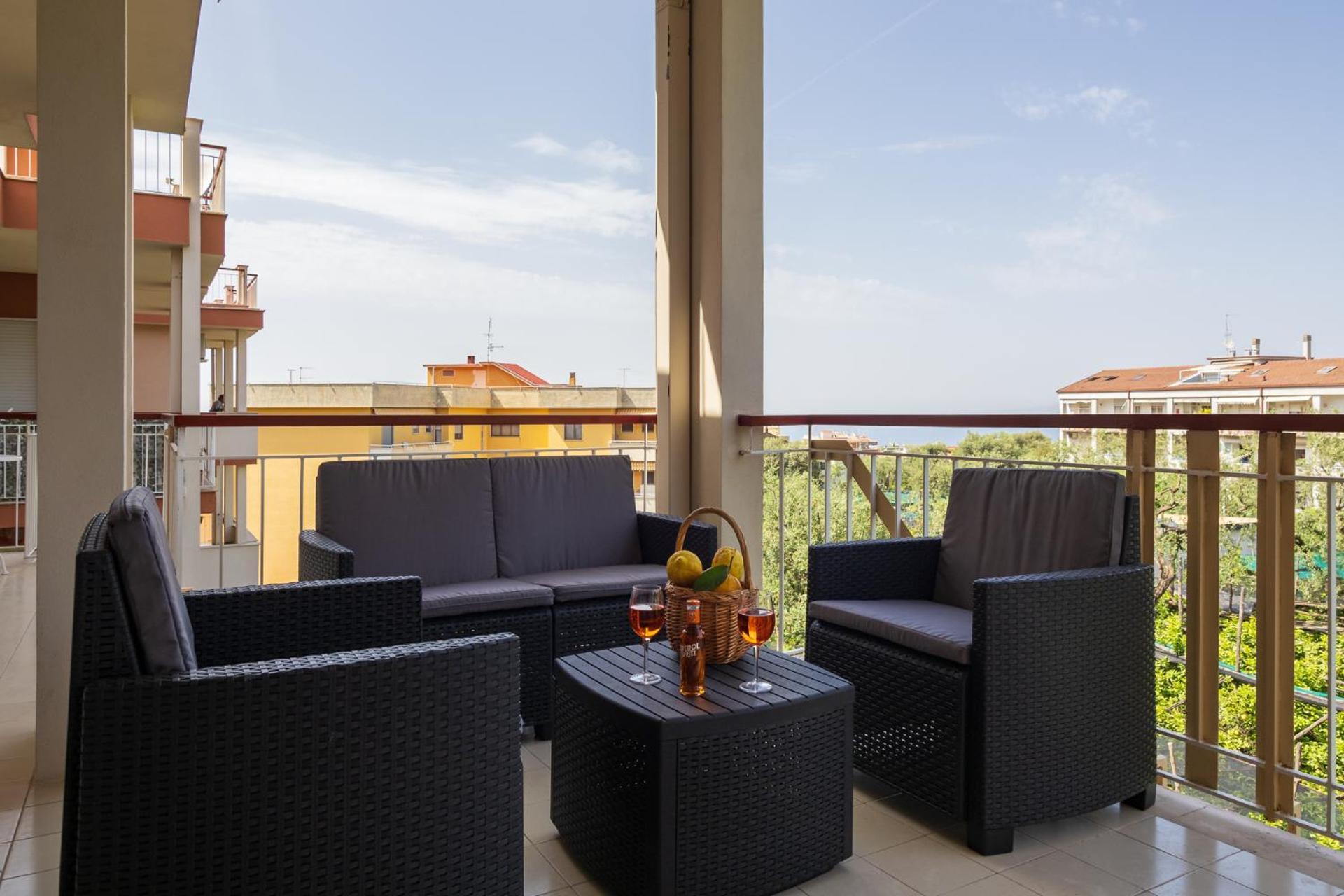 Nonno Angelo - 4 Bedrooms With Free Parking & Seaview Balcony Σορέντο Εξωτερικό φωτογραφία